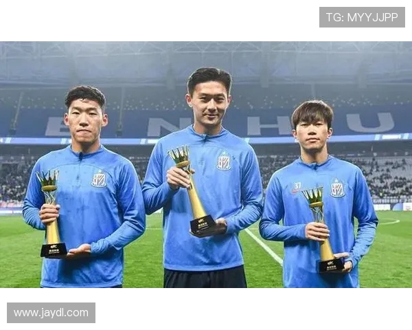 深入探讨上海足球队战术风格与对手的差异与优势分析 深入探讨上海足球队战术风格与对手的差异与优势分析