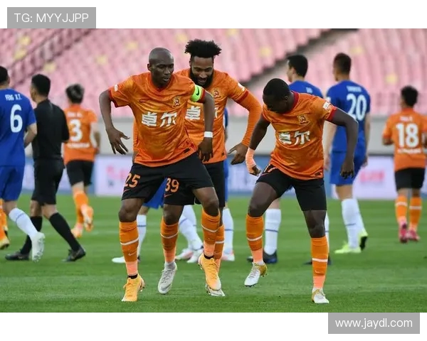 赛后分析：上海足球队与武汉足球队的表现与状态对比探讨