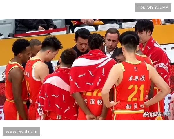 CBA半决赛激战正酣广东队与深圳队争夺决赛席位的精彩对决