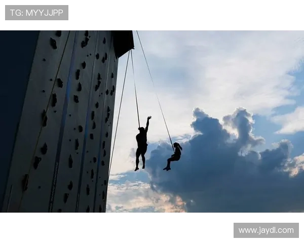 武汉攀岩队与成都攀岩队赛后复盘团队协作的精彩瞬间与经验分享 武汉攀岩队与成都攀岩队赛后复盘团队协作的精彩瞬间与经验分享