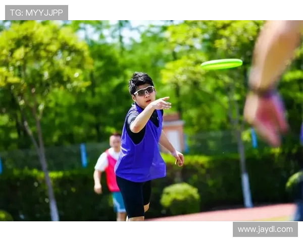 上海飞盘队实力引发热议球迷观点分歧引发讨论