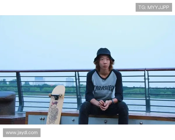 李丽的滑板人生：从初学者到职业选手的深度对话与成长故事